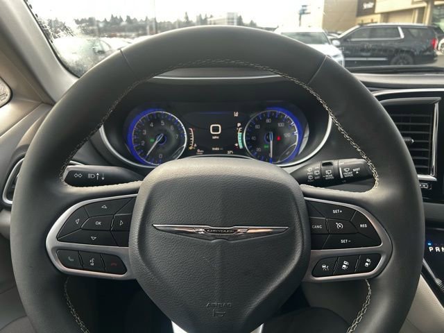 Used 2024 Chrysler Pacifica Touring-L image 14