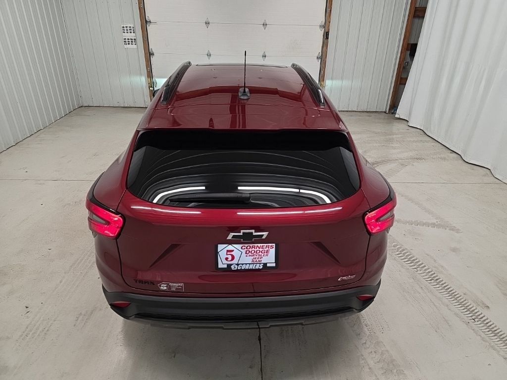 Used 2025 Chevrolet Trax RS w/ Sunroof Package FWD image 5