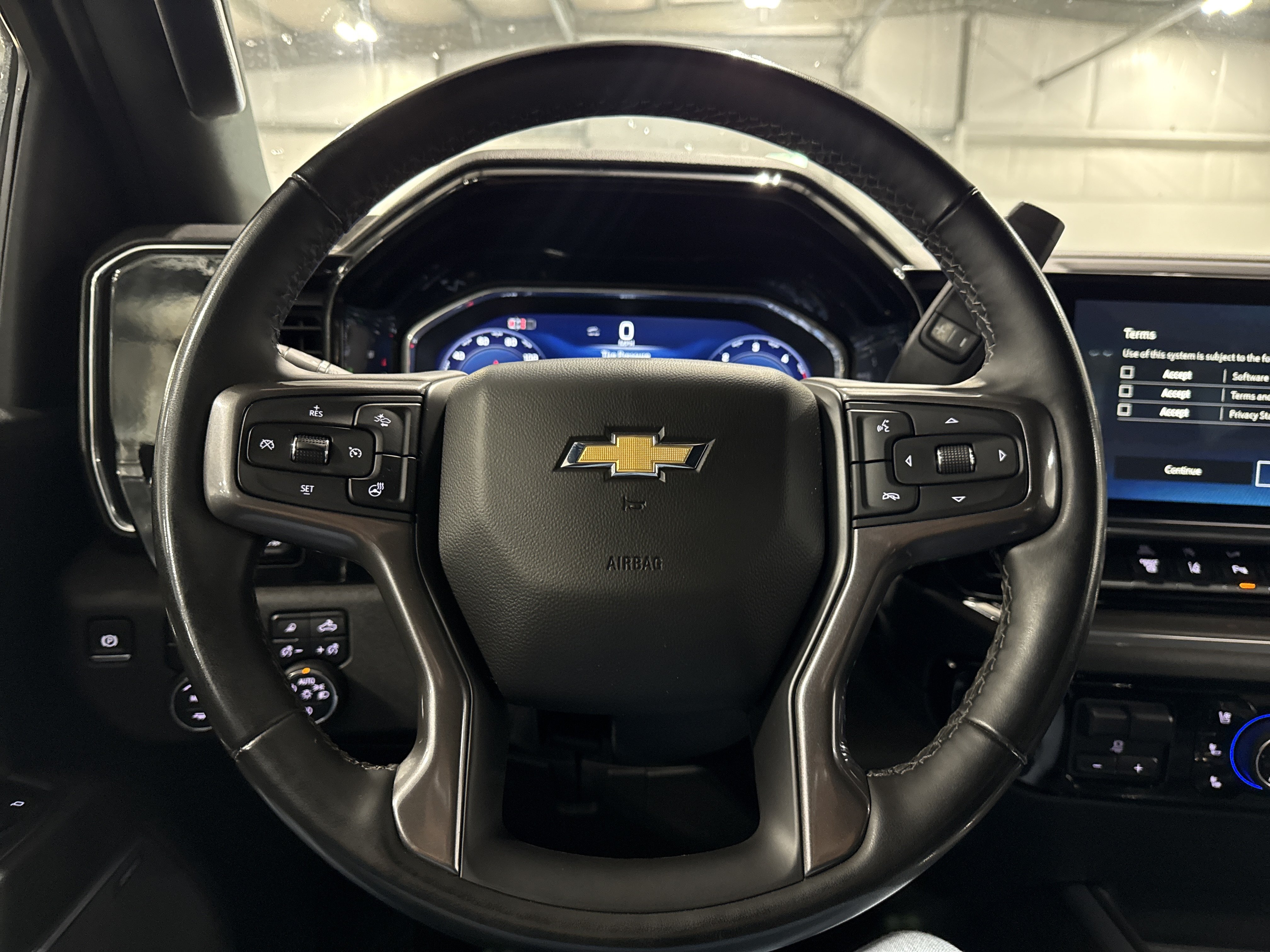 Used 2025 Chevrolet Silverado 2500 High Country w/ Technology Package AWD/4WD image 5