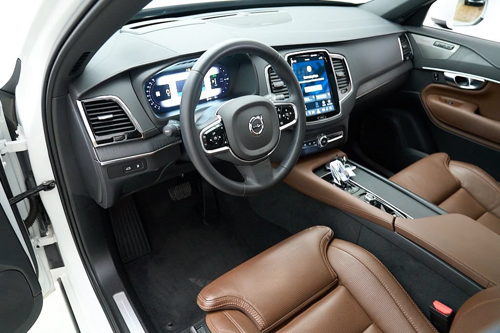 Certified 2024 Volvo XC90 T8 Ultimate AWD/4WD image 18