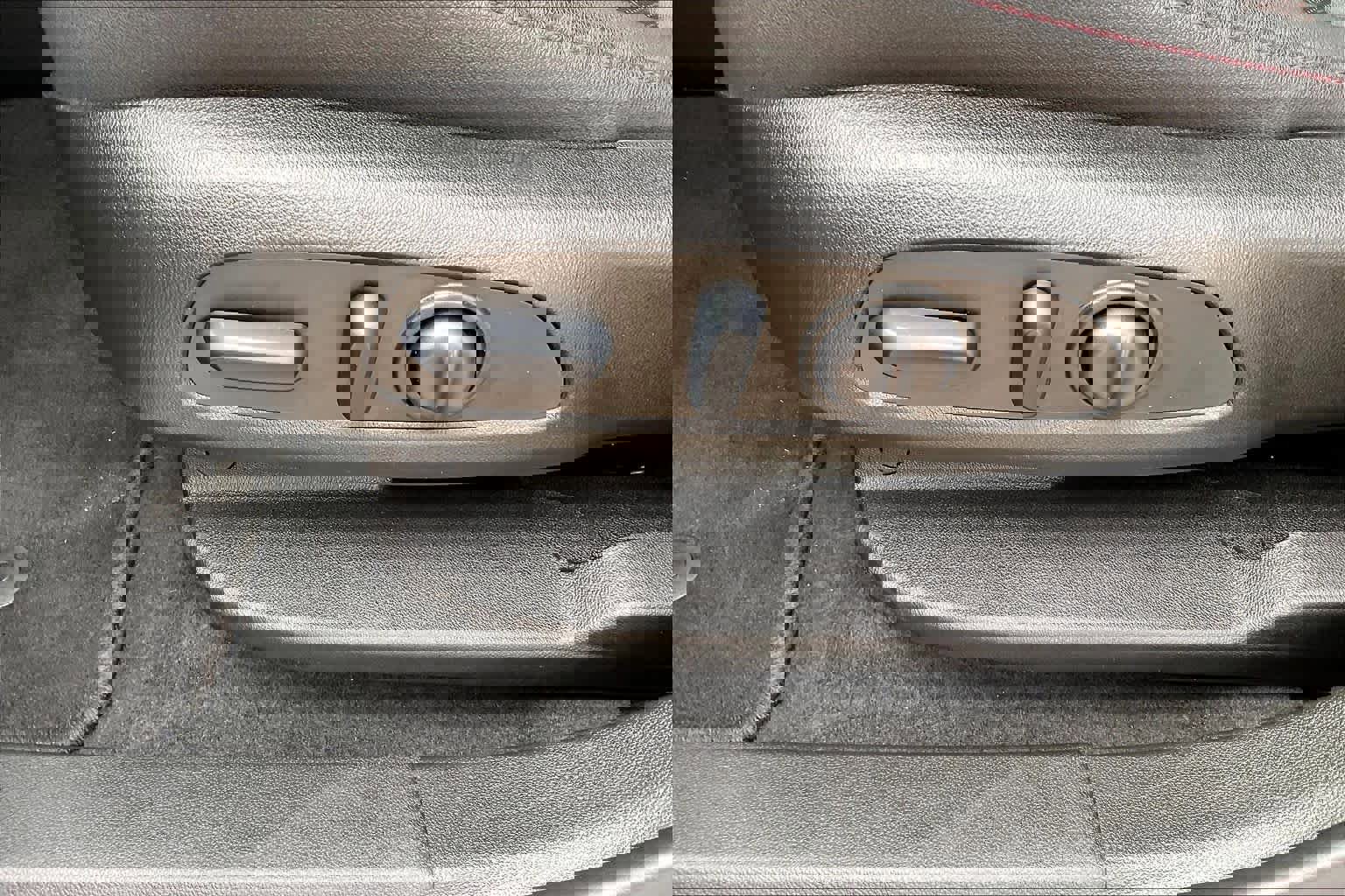 Used 2025 Chevrolet Blazer RS FWD image 31