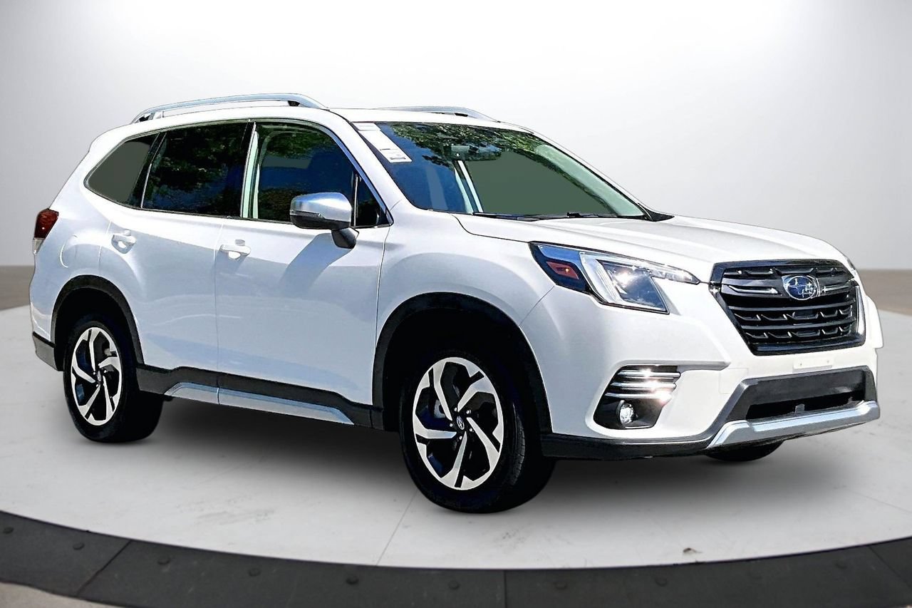Used 2022 Subaru Forester Touring AWD/4WD image 2