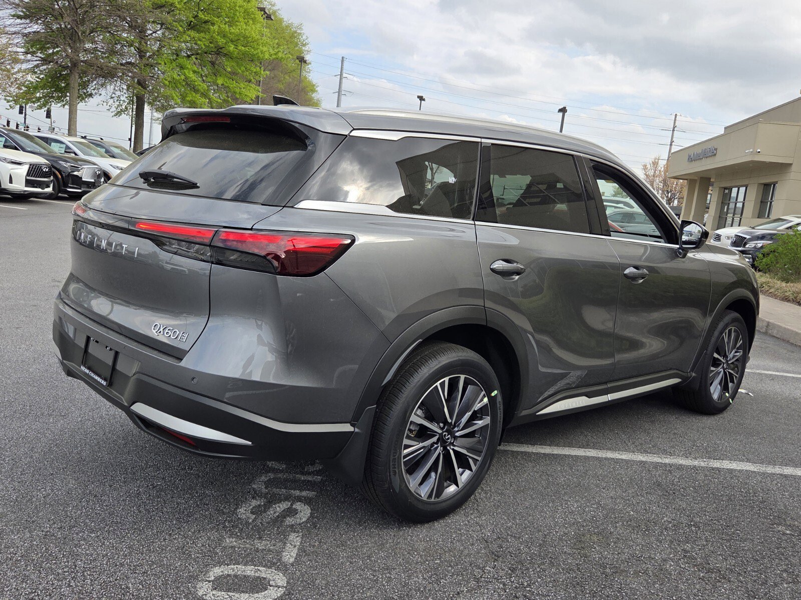 New 2026 INFINITI QX60 Luxe w/ Family Package image 6