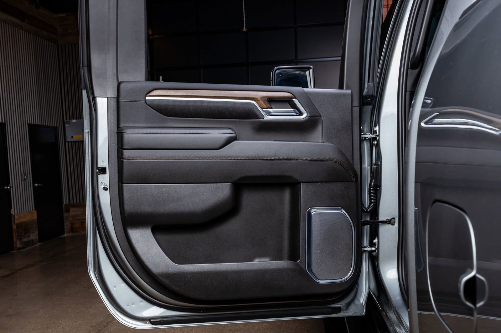 Used 2024 Chevrolet Silverado 2500 High Country w/ High Country Premium Package AWD/4WD image 39