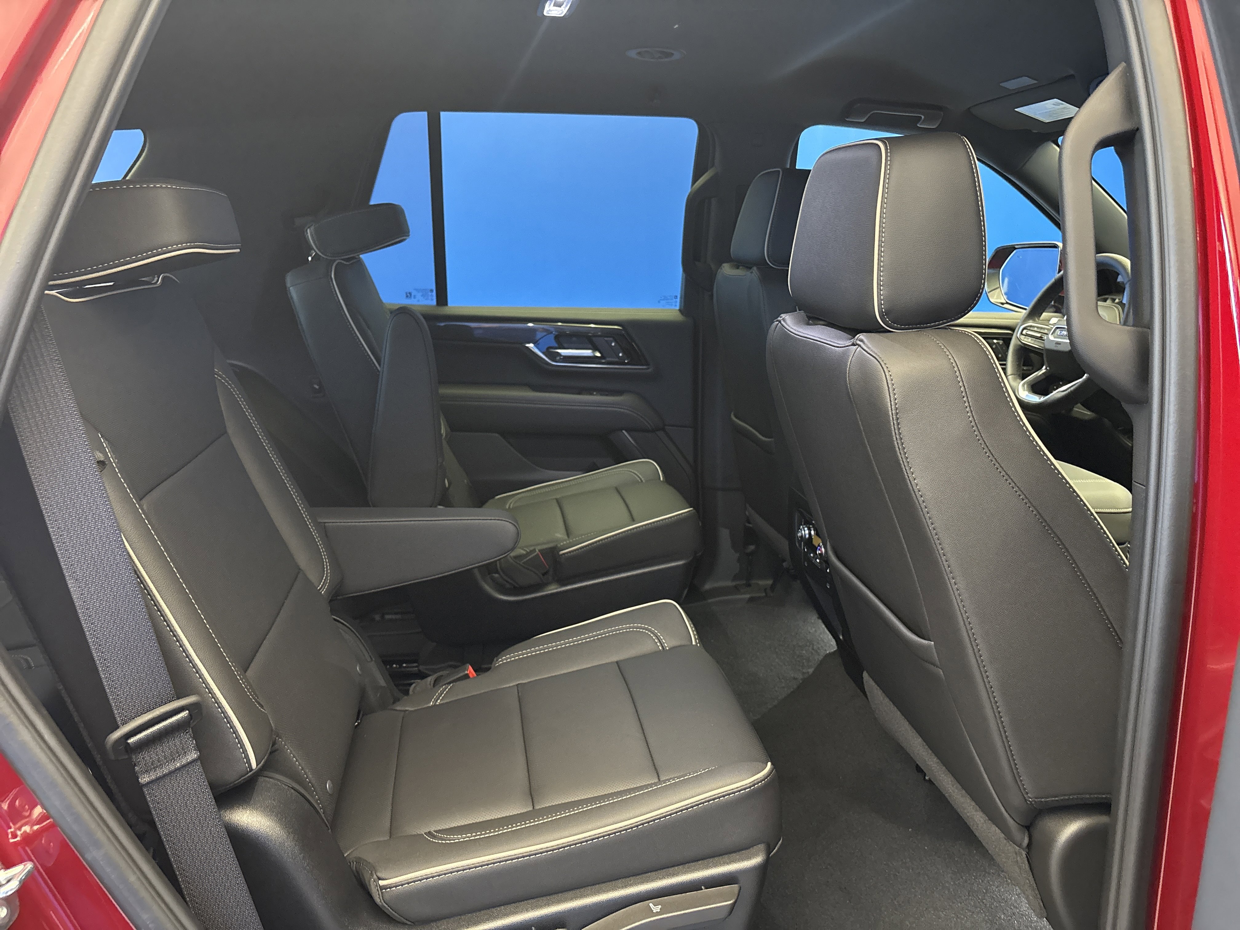 Used 2025 GMC Yukon Elevation AWD/4WD image 26