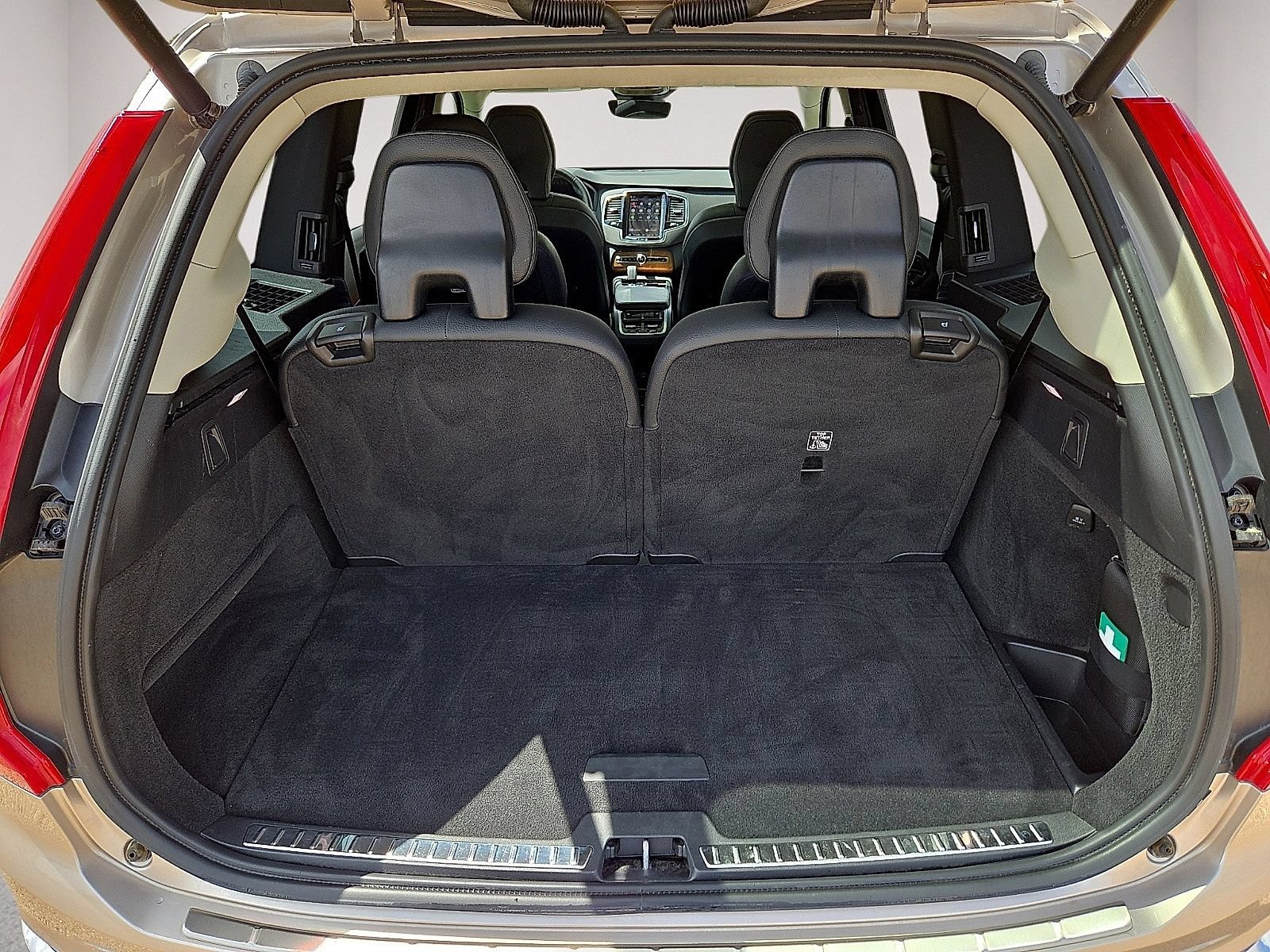 Used 2024 Volvo XC90 B6 Plus w/ Protection Package Premier AWD/4WD image 13