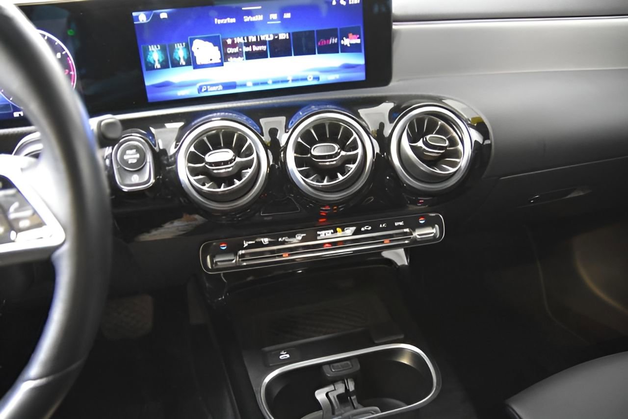 Used 2025 Mercedes-Benz CLA 250 image 25