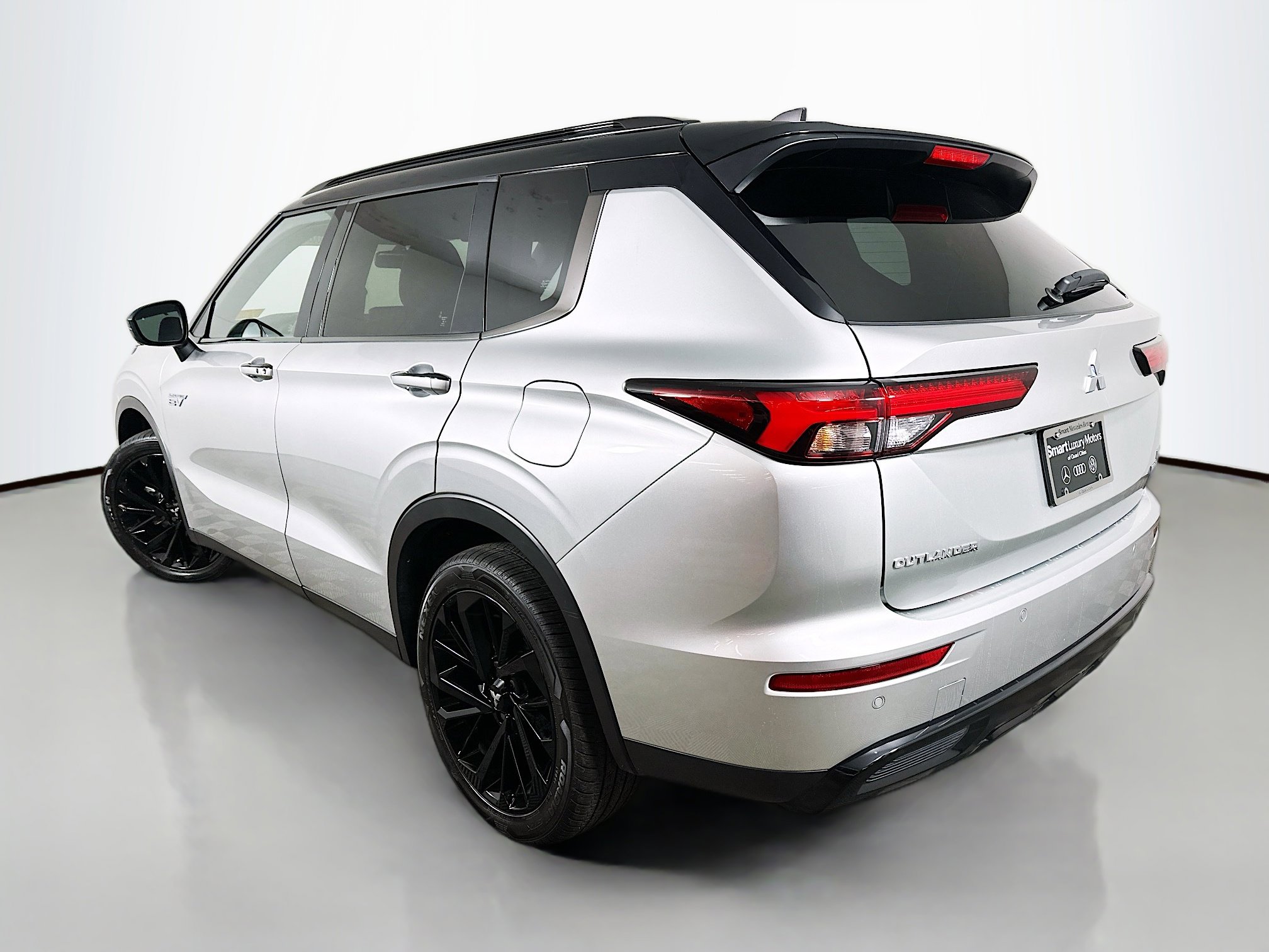 Used 2025 Mitsubishi Outlander SEL image 9