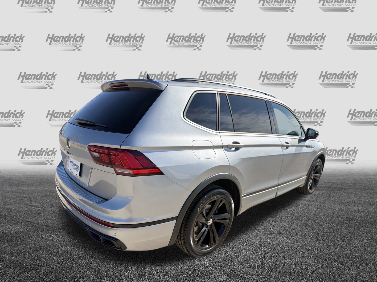 Used 2023 Volkswagen Tiguan SE R-Line image 10