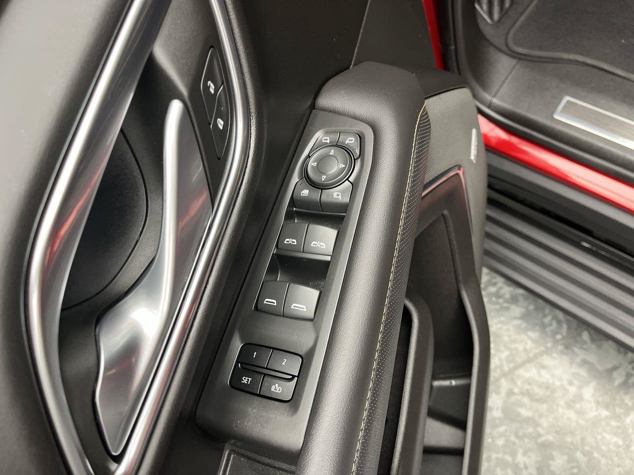 Certified 2022 GMC Yukon AT4 w/ Technology Package AWD/4WD image 10