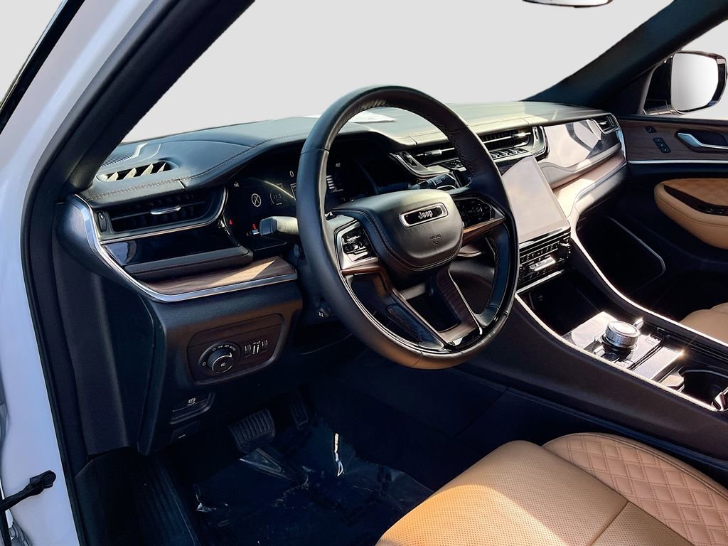 Certified 2024 Jeep Grand Cherokee Summit image 9
