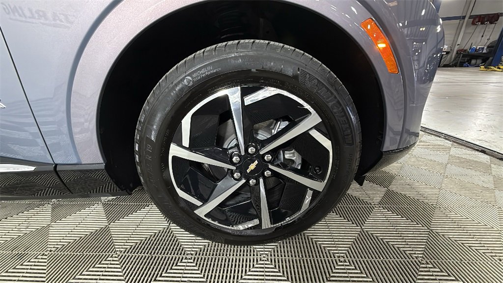 Used 2025 Chevrolet Equinox EV LT image 34