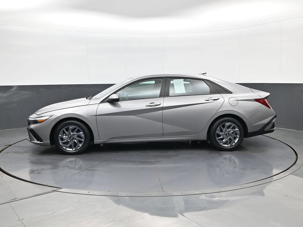 Certified 2024 Hyundai Elantra SEL FWD image 9