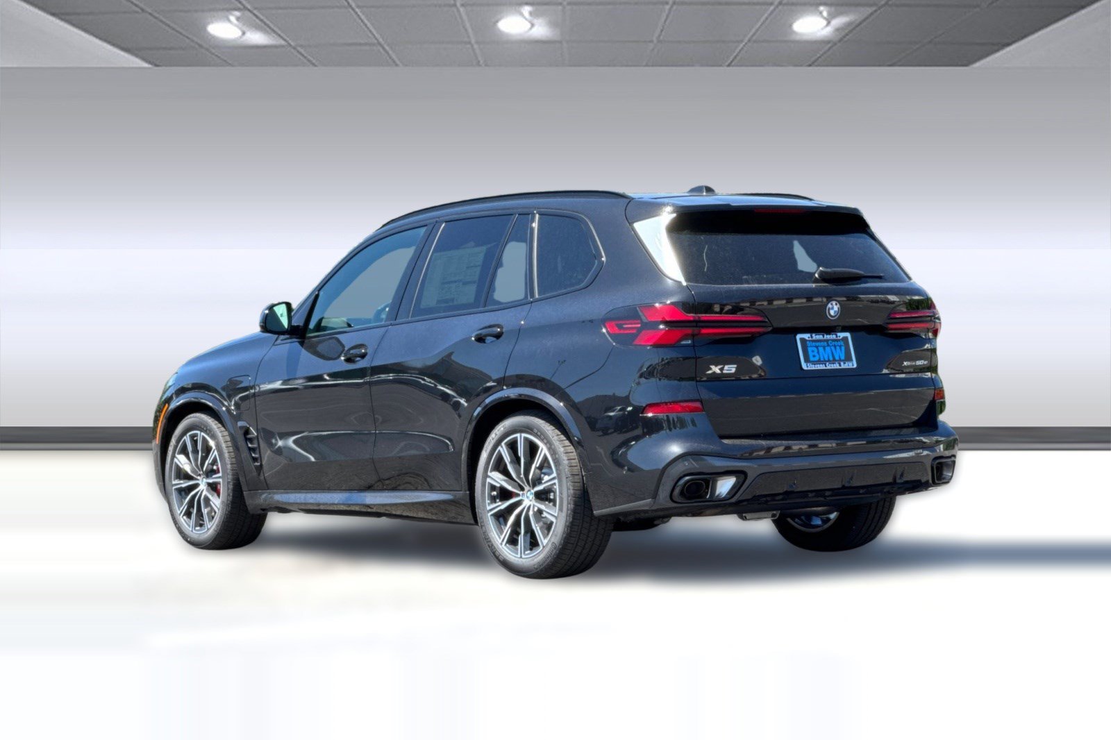 New 2026 BMW X5 xDrive50e w/ M Sport Package AWD/4WD image 3