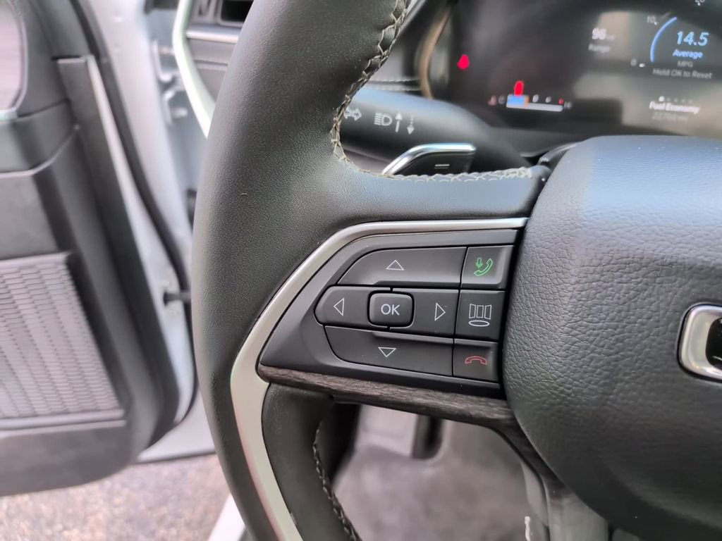 Used 2025 Jeep Grand Cherokee Limited w/ Black Appearance Package AWD/4WD image 22