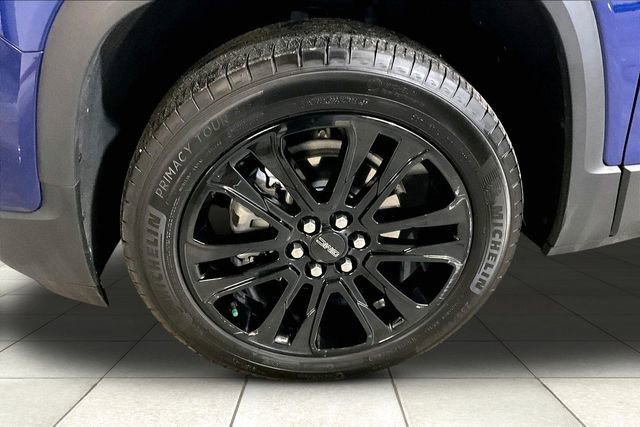 Used 2023 GMC Acadia SLE w/ Driver Convenience Package image 9