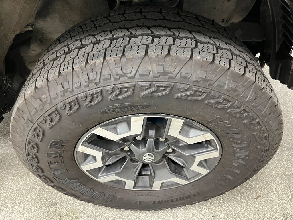 Used 2021 Toyota Tacoma TRD Off-Road w/ Technology Package AWD/4WD image 18