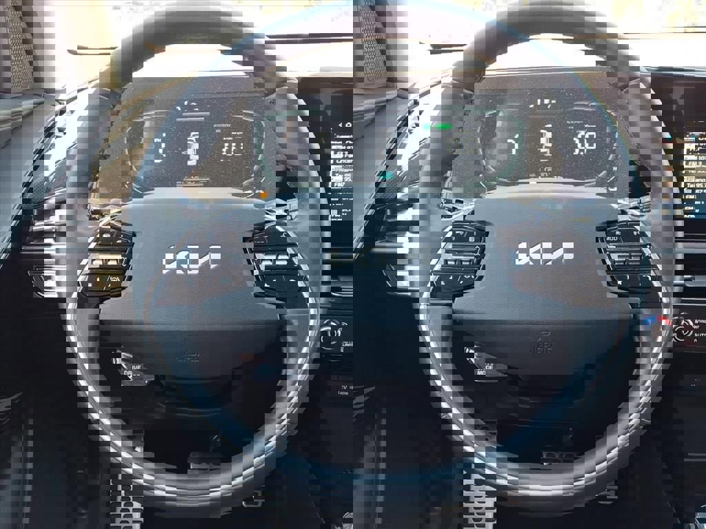 Used 2023 Kia Niro EX Touring image 25