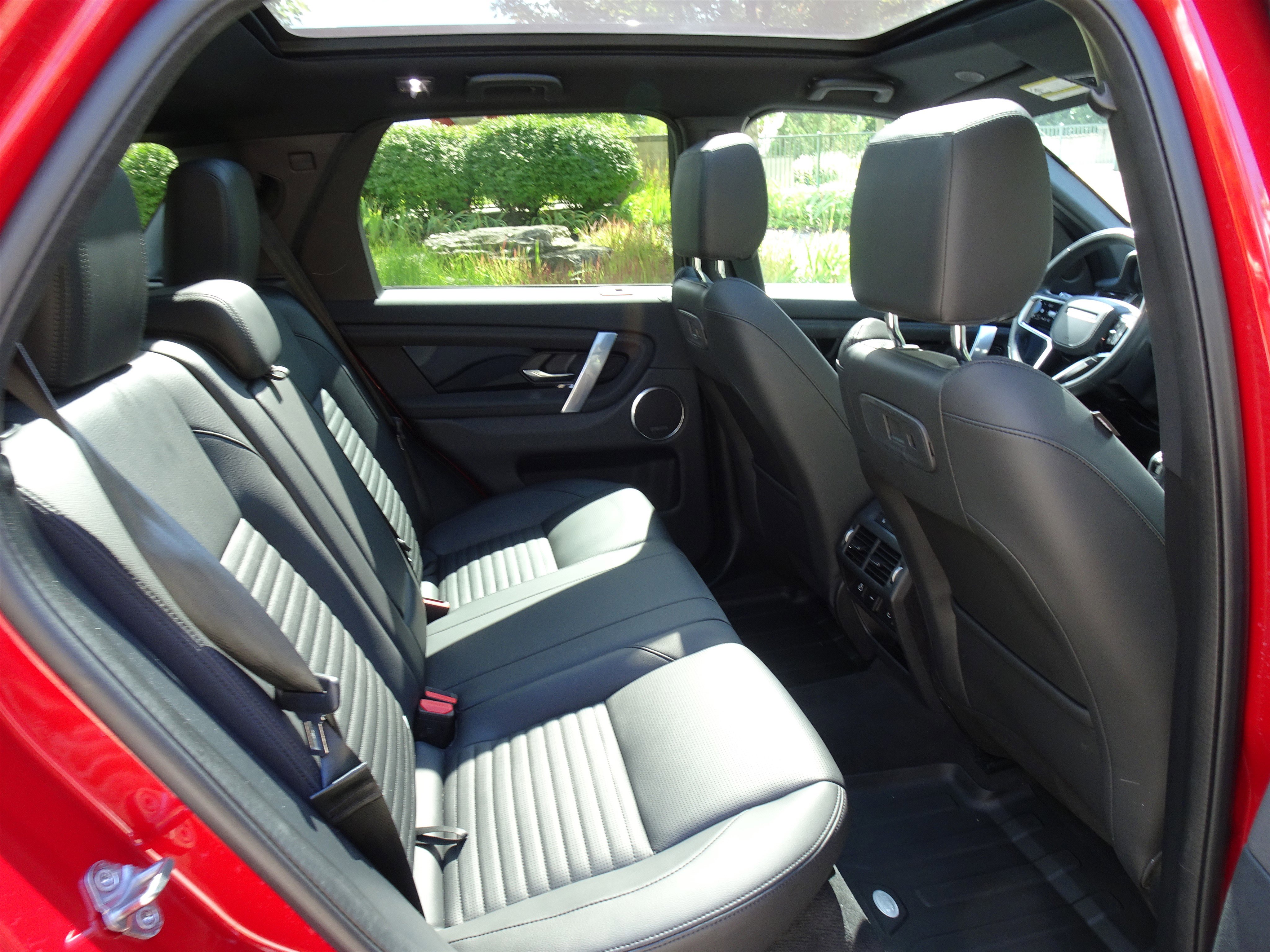 Used 2023 Land Rover Discovery Sport SE image 24