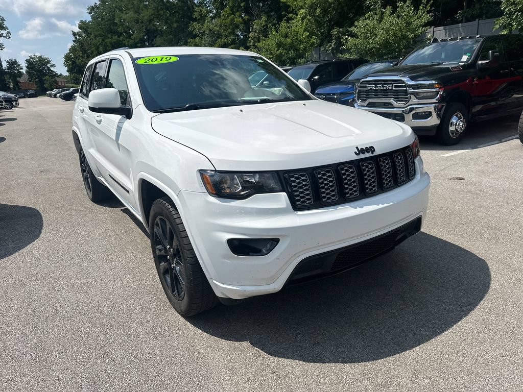 Used 2019 Jeep Grand Cherokee Altitude AWD/4WD image 4