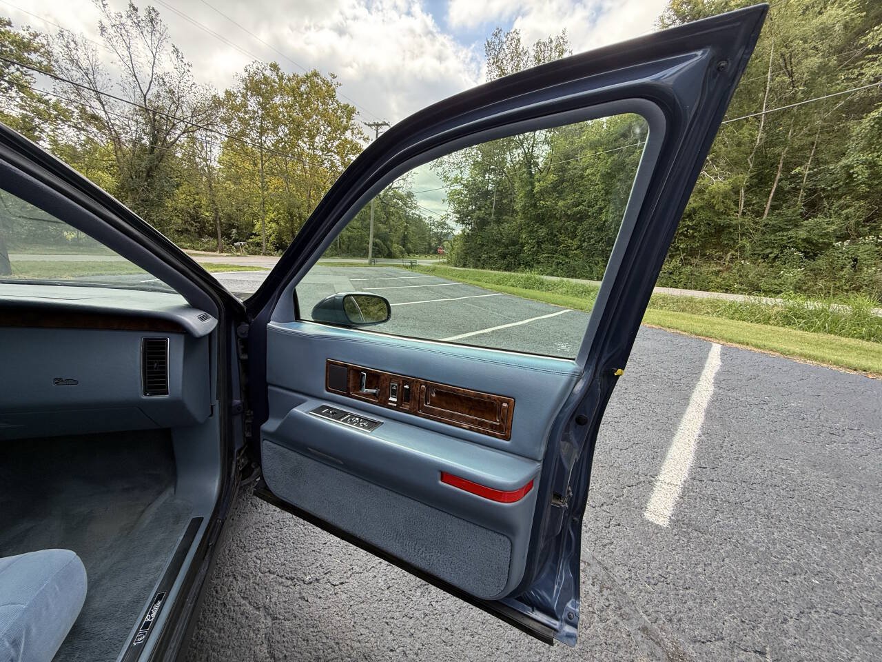 Used 1994 Cadillac Fleetwood Brougham RWD image 16