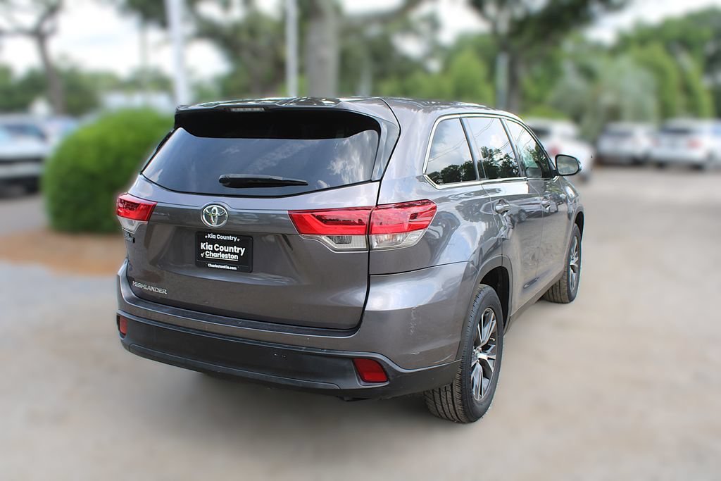 Used 2019 Toyota Highlander LE FWD image 7