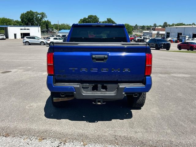 Used 2025 Toyota Tacoma TRD Sport AWD/4WD image 4