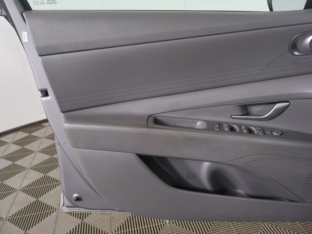 Used 2024 Hyundai Elantra Blue FWD image 18