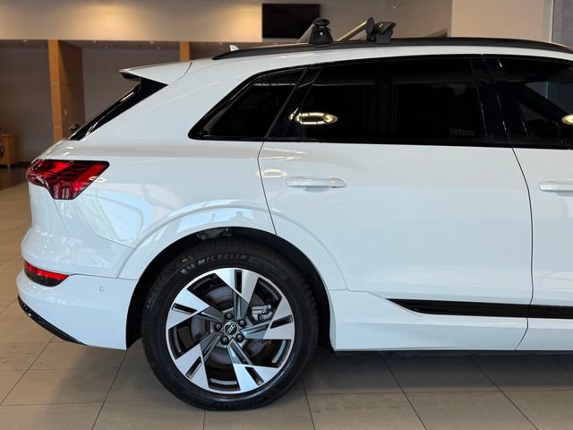 Used 2021 Audi e-tron Premium w/ Convenience Plus Package AWD/4WD image 17