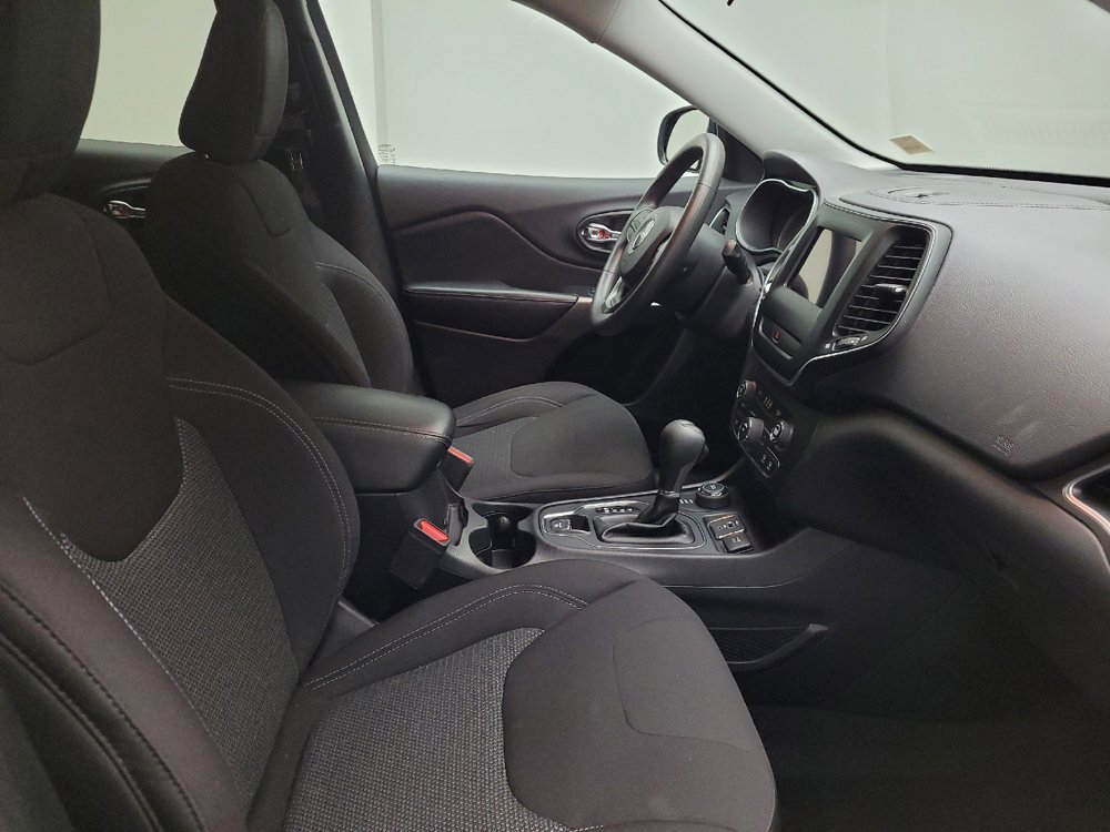 Used 2019 Jeep Cherokee Latitude w/ Popular Appearance Group AWD/4WD image 21
