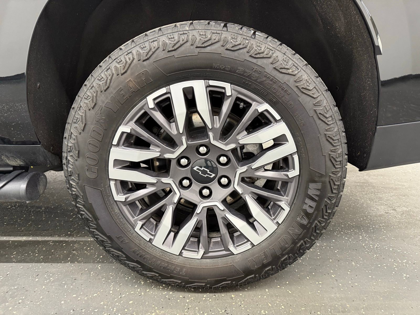 Used 2025 Chevrolet Suburban Z71 AWD/4WD image 19