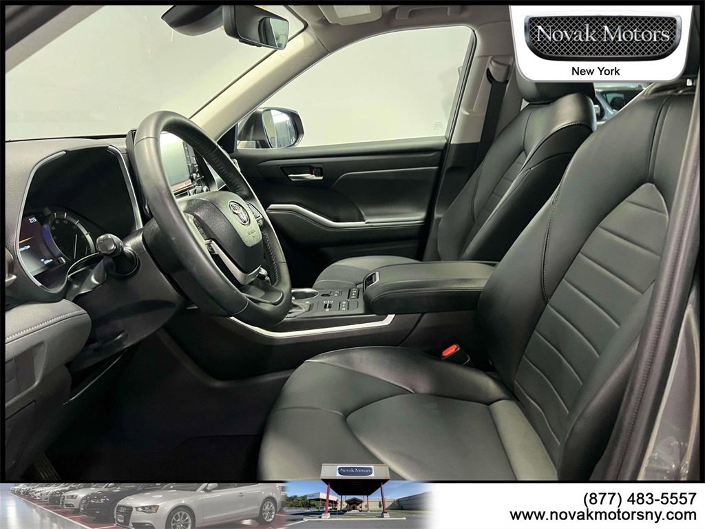 Used 2022 Toyota Highlander XLE image 17