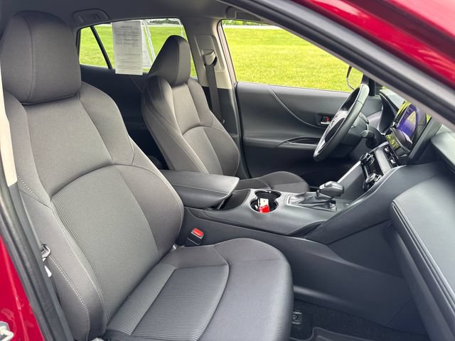 Used 2024 Toyota Venza LE AWD/4WD image 13