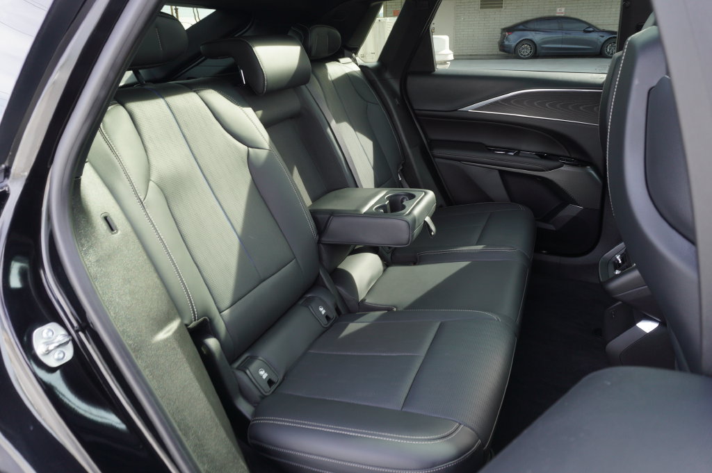Used 2024 Cadillac Lyriq Sport RWD image 8
