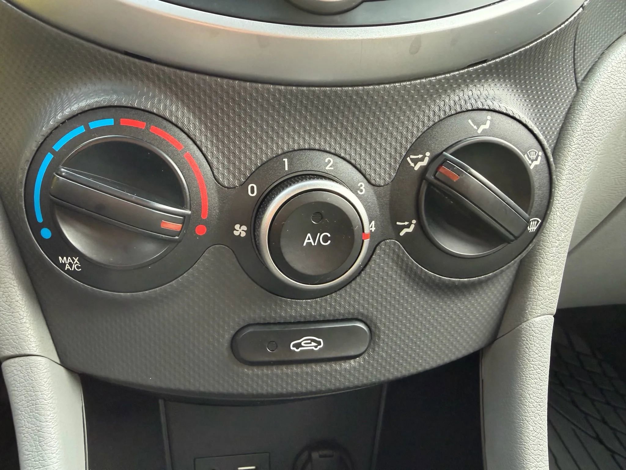 Used 2016 Hyundai Accent SE image 42