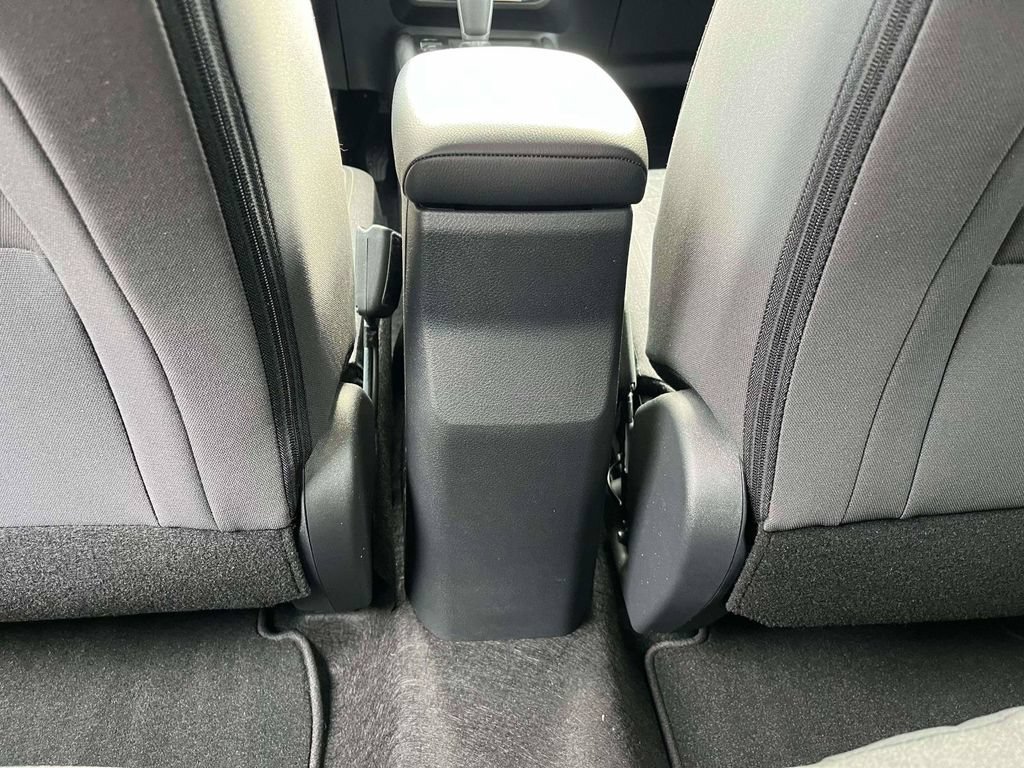 Used 2025 Nissan Kicks SV FWD image 4