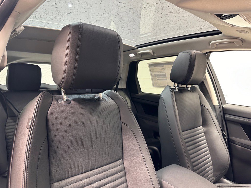 New 2025 Land Rover Discovery Sport S image 28