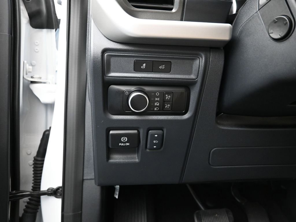 Used 2024 Ford Expedition XLT image 13