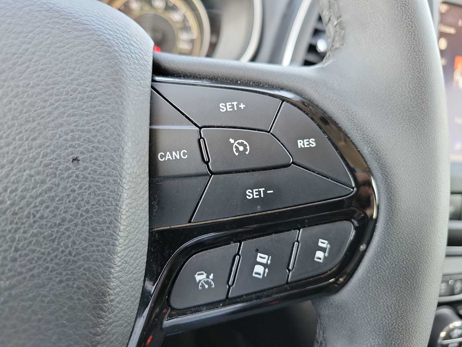 Used 2023 Jeep Cherokee Altitude Lux AWD/4WD image 23