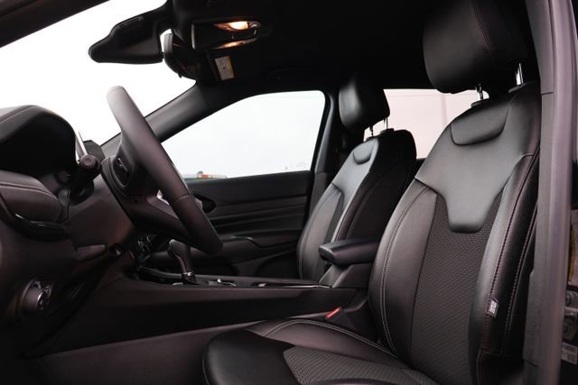 Used 2024 Jeep Compass Latitude w/ Altitude Special Edition image 8