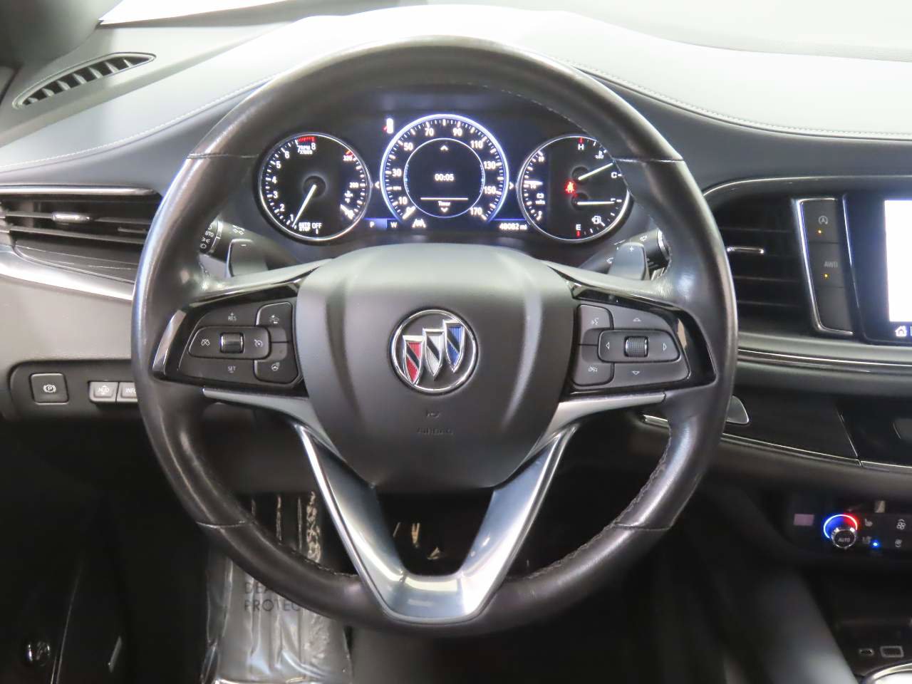 Used 2024 Buick Enclave Premium image 9