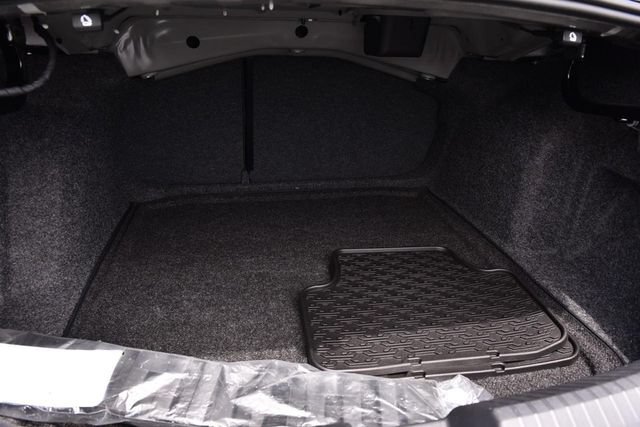 Certified 2025 Volkswagen Jetta SE w/ Sunroof Package FWD image 24