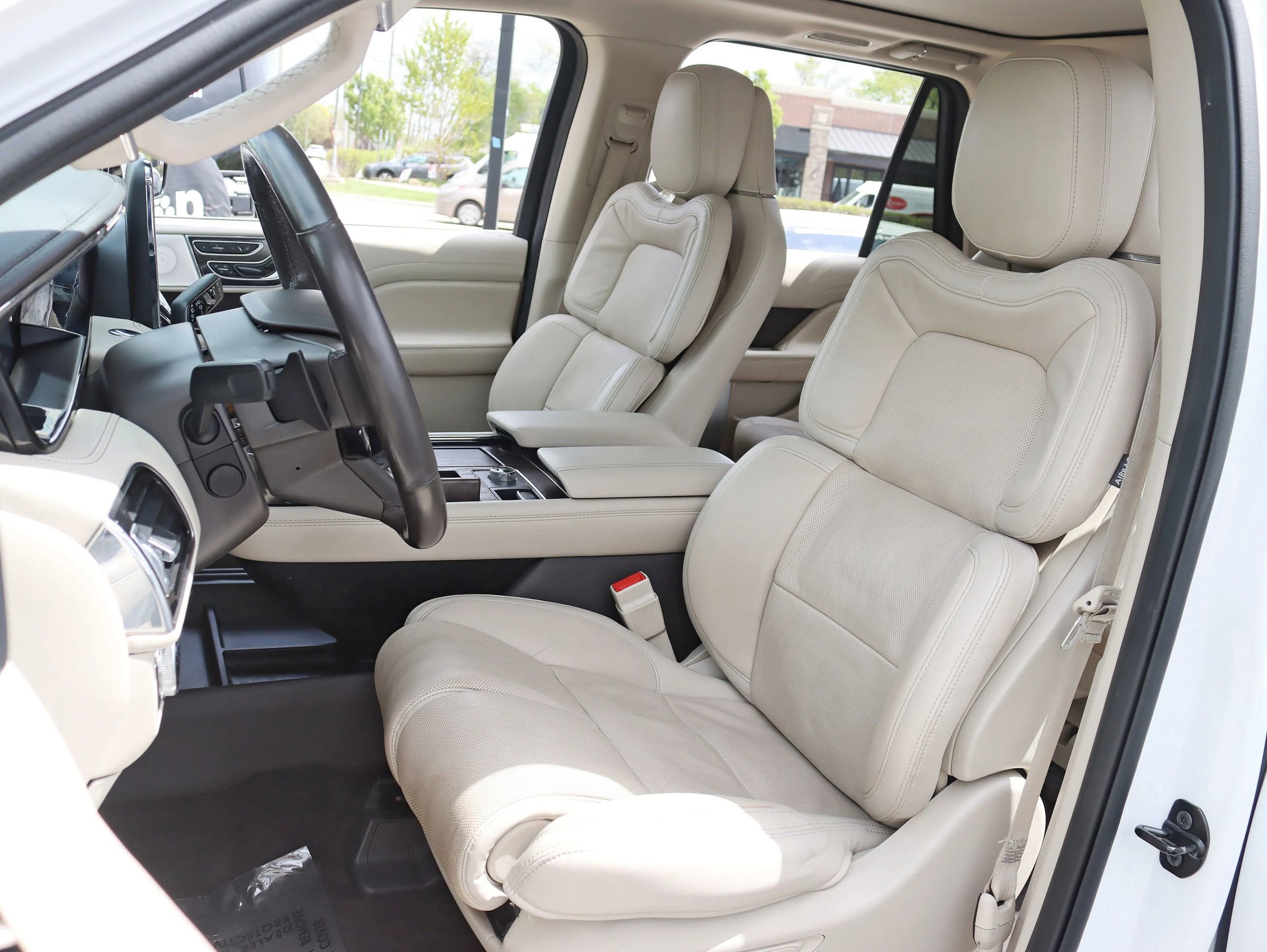 Used 2020 Lincoln Navigator L Reserve w/ Luxury Package AWD/4WD image 32