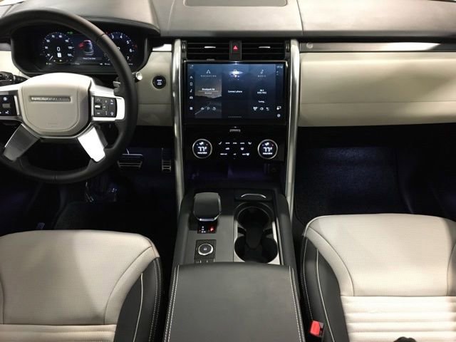 New 2024 Land Rover Discovery Metropolitan Edition image 27