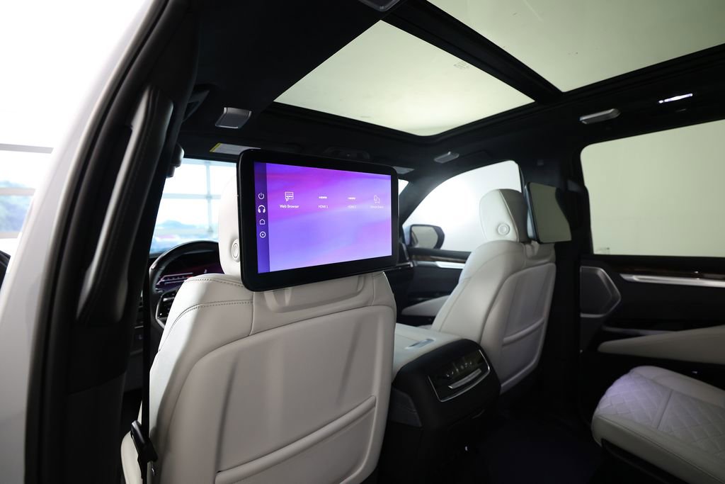 Used 2026 Cadillac Escalade ESV Platinum Sport w/ LPO, ONYX Package AWD/4WD image 17