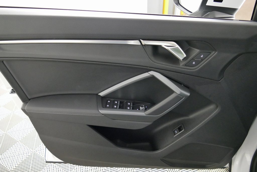 Certified 2025 Audi Q3 2.0T Premium w/ Black Optic Sport Package image 10