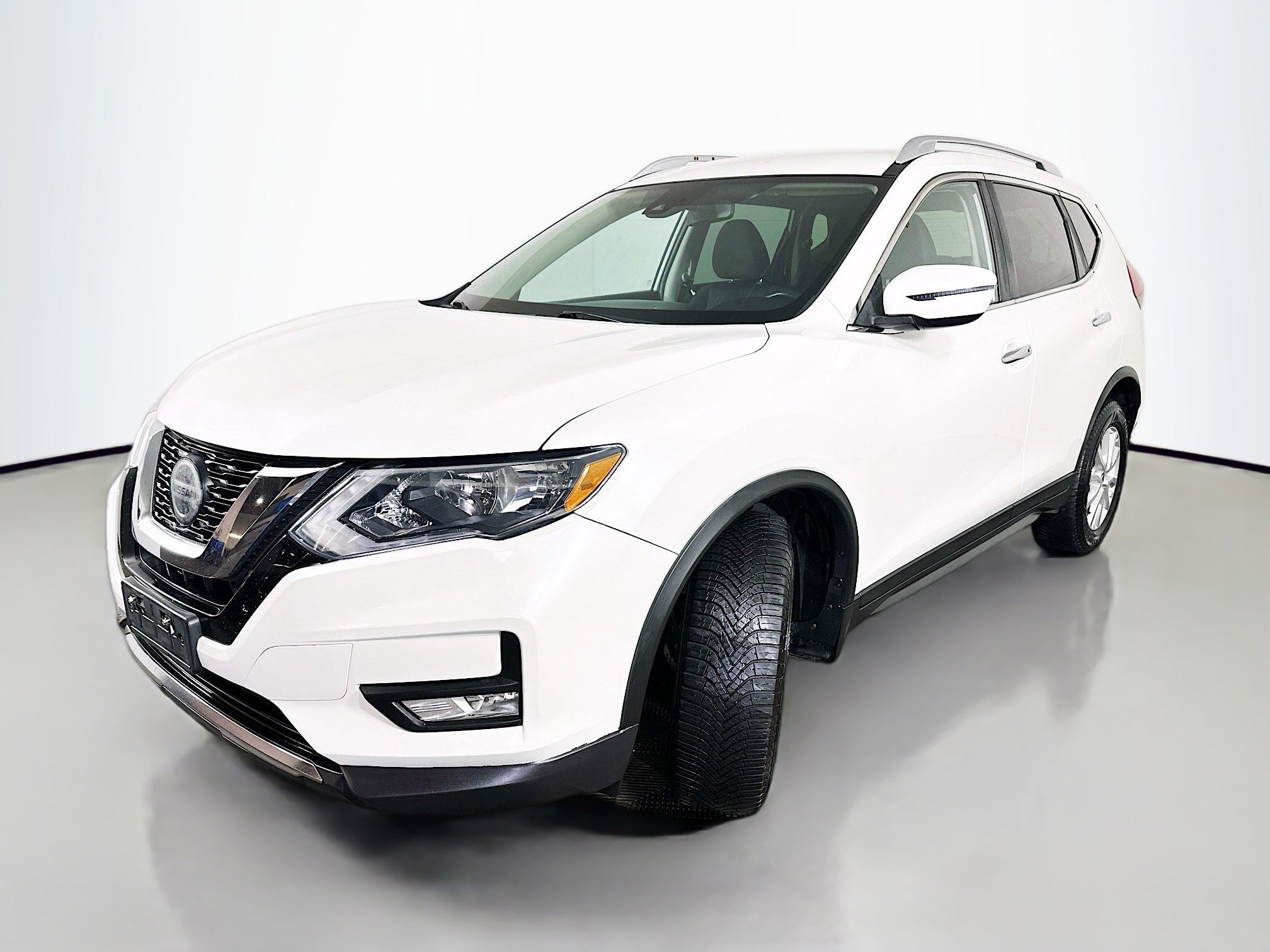 Used 2019 Nissan Rogue SV image 3