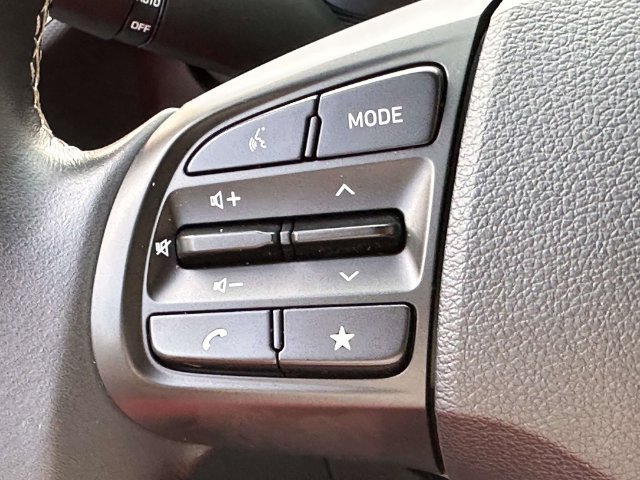 Used 2025 Hyundai Venue Limited FWD image 27