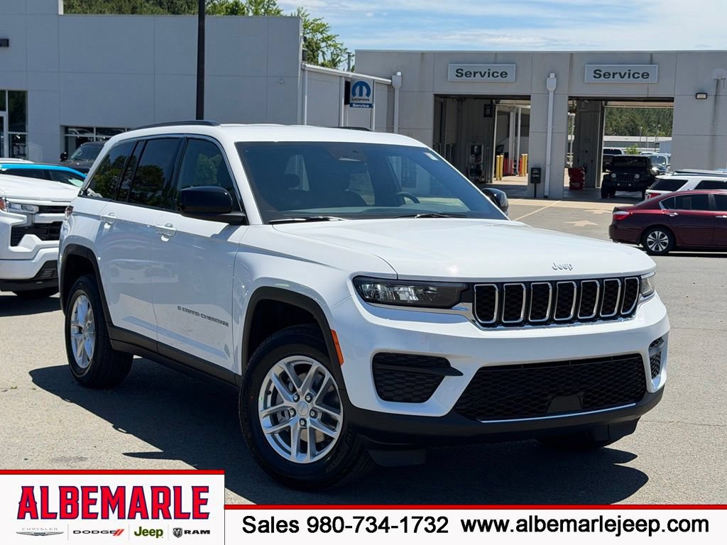 New 2026 Jeep Grand Cherokee Laredo RWD image 1