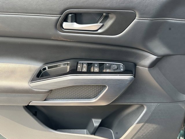 Certified 2025 Nissan Pathfinder SL w/ SL Premium Package image 8